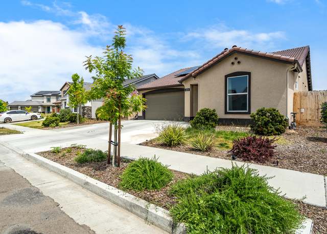 Property at 2234 S Oakhurst Ct, Visalia, CA 93292, 3 beds, 2 baths