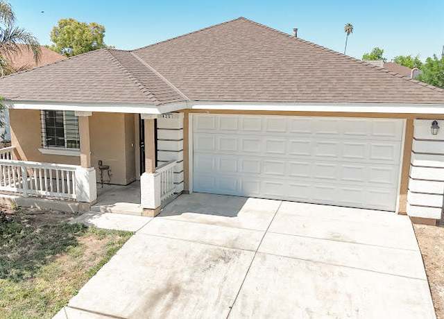 Property at 435 E San Pedro St, Merced, CA 95341, 5 beds, 2 baths