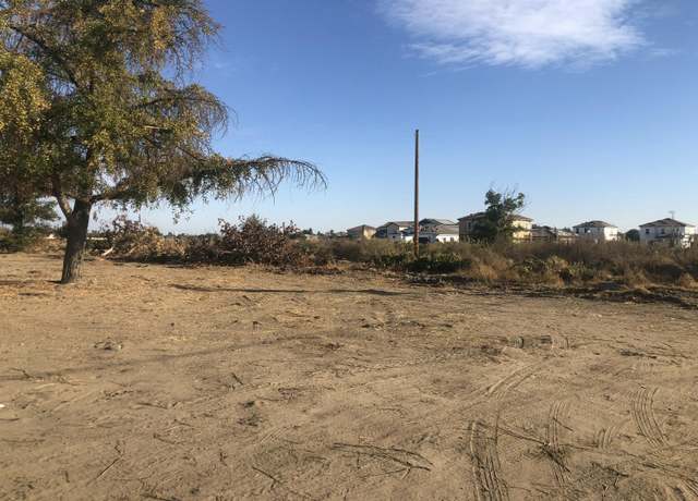 Property at 42162 Englehart Ave, Dinuba, CA 93618