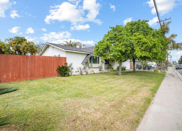 Property at 1645 S Giddings St, Visalia, CA 93277, 3 beds, 2 baths