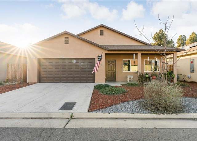 Property at 1237 Chestnut Ln, Dinuba, CA 93618, 3 beds, 2 baths