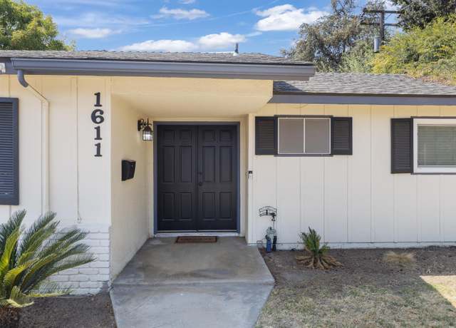 Property at 1611 S Giddings St, Visalia, CA 93277, 3 beds, 2 baths
