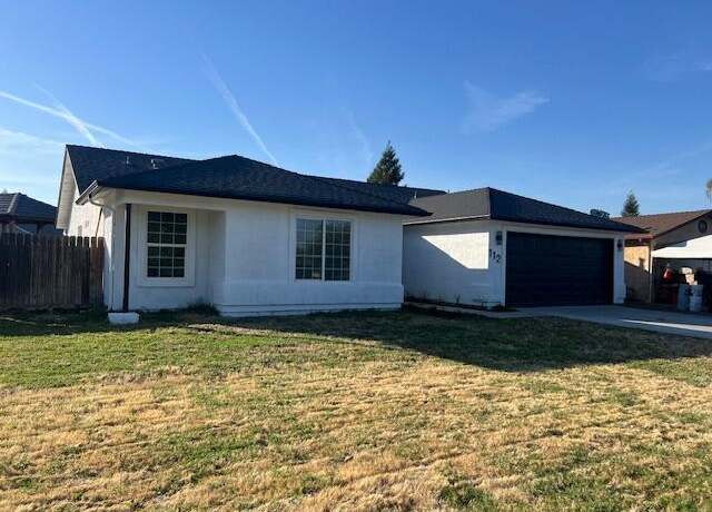 Property at 112 E Wren Ave, Visalia, CA 93291, 4 beds, 2 baths