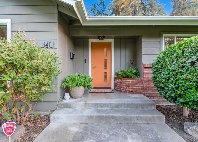 Property at 1411 W Meadow Ave, Visalia, CA 93277, 3 beds, 2.5 baths