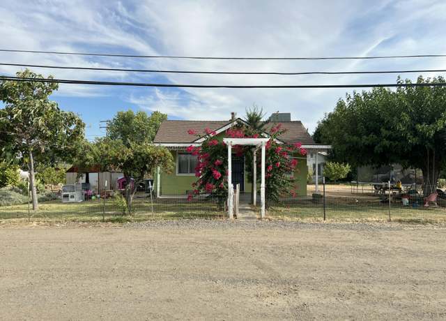 Property at 102 S Palm St, Woodlake, CA 93286, 2 beds, 1 bath