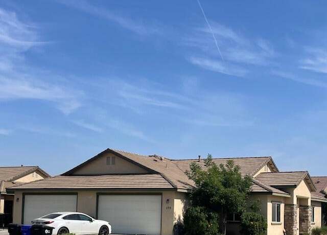 Property at 3624 S County Center Dr, Visalia, CA 93277, 5 beds, 4 baths