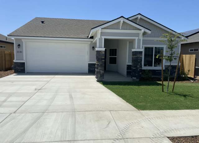 Property at 1121 S Mesa Oak St, Porterville, CA 93257, 3 beds, 2 baths