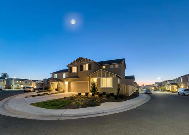 Property at 2207 S Crumal St, Visalia, CA 93292, 3 beds, 2.5 baths