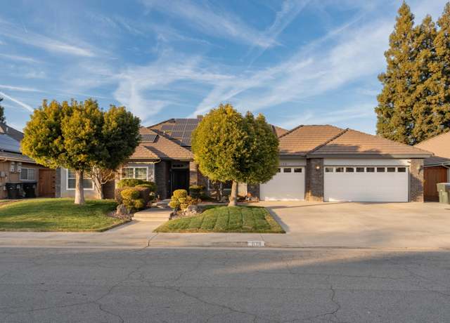 Property at 1128 W Mission Ave, Visalia, CA 93277, 3 beds, 2.5 baths