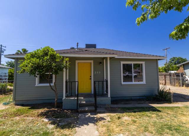Property at 255 E Costner St, Farmersville, CA 93223, 3 beds, 2 baths