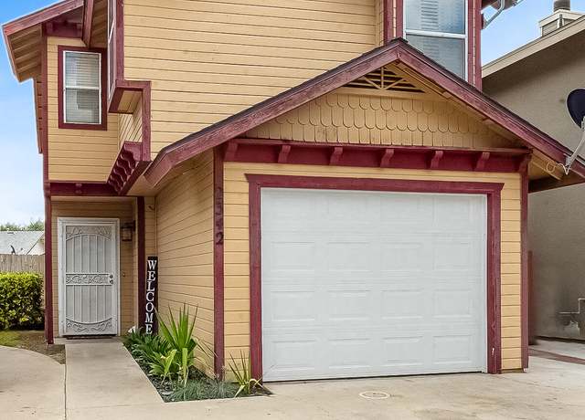 Property at 2342 W Packwood Dr, Visalia, CA 93277, 3 beds, 2.5 baths