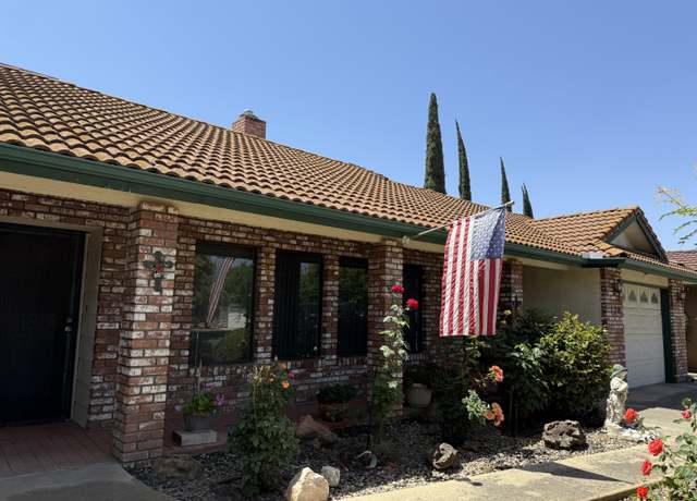 Property at 520 E Hickory St, Lindsay, CA 93247, 2 beds, 2 baths