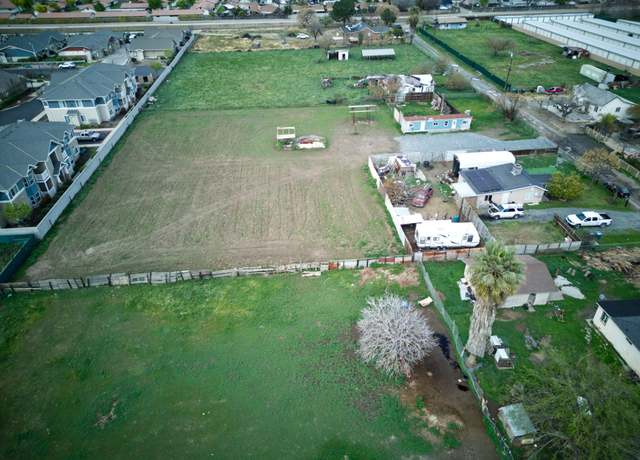 Property at 1686 E Foster Dr, Tulare, CA 93274, 2 beds, 1 bath