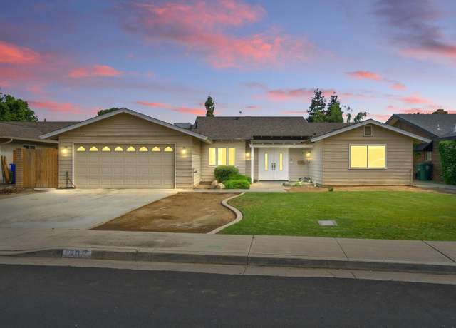 Property at 707 W Pine St, Exeter, CA 93221, 3 beds, 2 baths