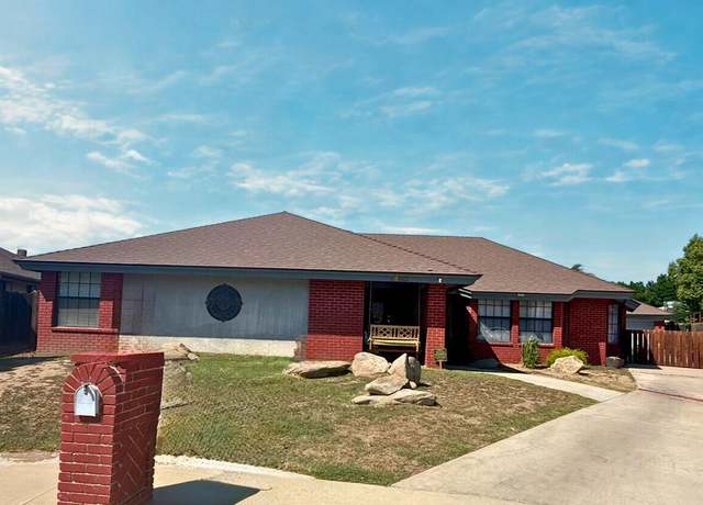 Property at 1450 W Brian Ln, Porterville, CA 93257, 3 beds, 3 baths