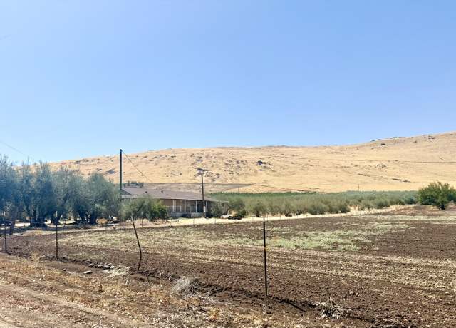 Property at 36189 Road 196, Woodlake, CA 93286, 4 beds, 3 baths