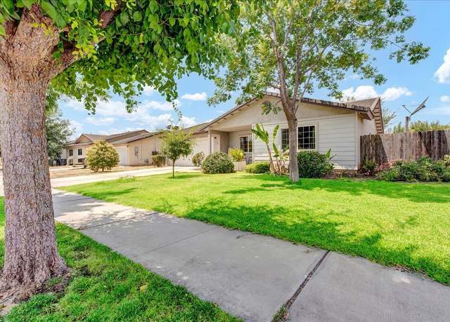 Property at 1065 W Yale Ave, Lindsay, CA 93247, 3 beds, 2 baths