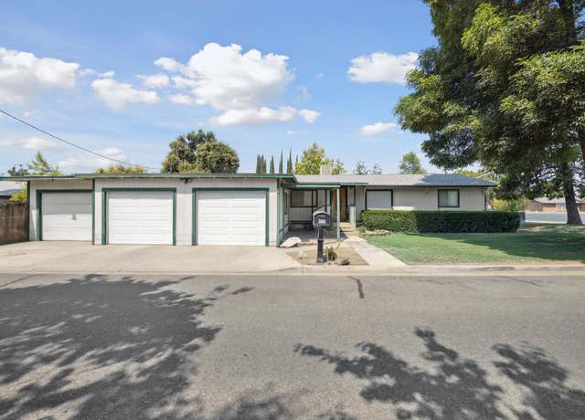 Property at 825 W Walnut Ave, Visalia, CA 93277, 3 beds, 1.5 baths