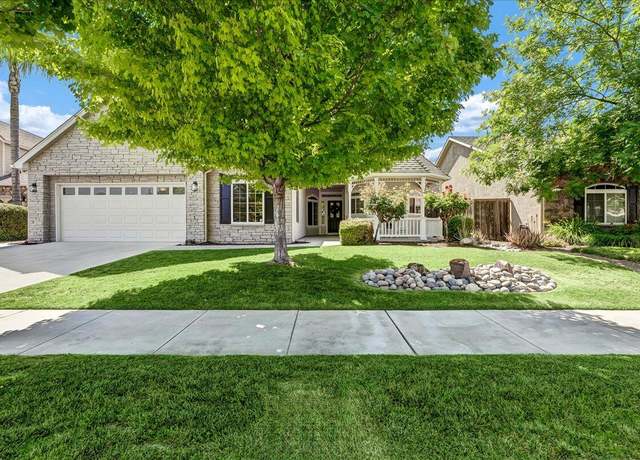 Property at 1203 N Mendonca St, Visalia, CA 93291, 5 beds, 2 baths
