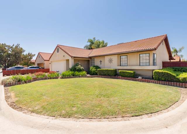 Property at 555 White Oak Ave, Porterville, CA 93257, 3 beds, 2 baths