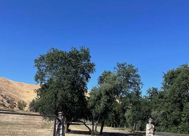Property at 30807 Sunshine Dr, Porterville, CA 93257, 3 beds, 1 bath