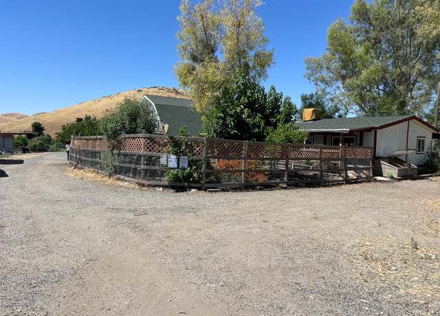 Property at 31257 Avenue 176 Ave, Springville, CA 93265, 2 beds, 2 baths