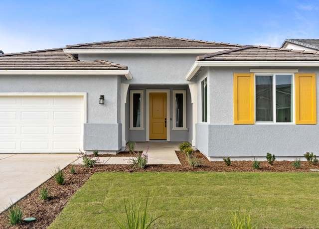 Property at 215 Hampton St, Tulare, CA 93274, 3 beds, 2.5 baths