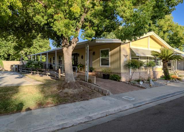 Property at 3044 S Parkwood St, Visalia, CA 93277, 2 beds, 2 baths