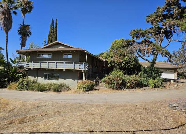 Property at 1431 Hillcrest Dr, Lindsay, CA 93247, 3 beds, 2.5 baths