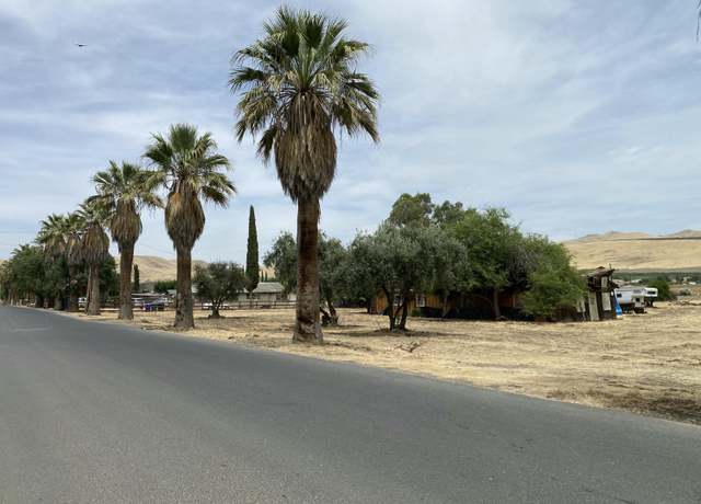 Property at 1040 N Lime St, Porterville, CA 93257, 3 beds