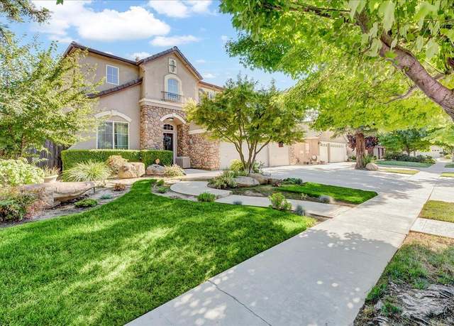 Property at 5545 W Wren Ave, Visalia, CA 93291, 5 beds, 3 baths