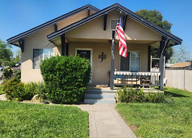 Property at 447 S Bridge St, Visalia, CA 93277, 3 beds, 2 baths