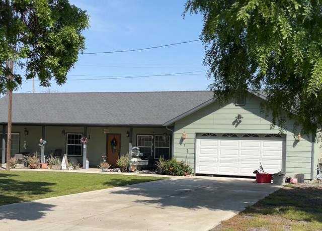 Property at 379 S Oakmore St, Tulare, CA 93274, 3 beds, 2 baths
