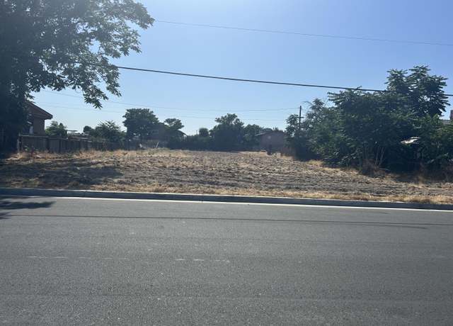 Property at 629 S Spruce St, Tulare, CA 93274