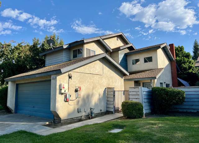 Property at 1939 E Meadowbrook Dr, Visalia, CA 93292, 2 beds, 2.5 baths