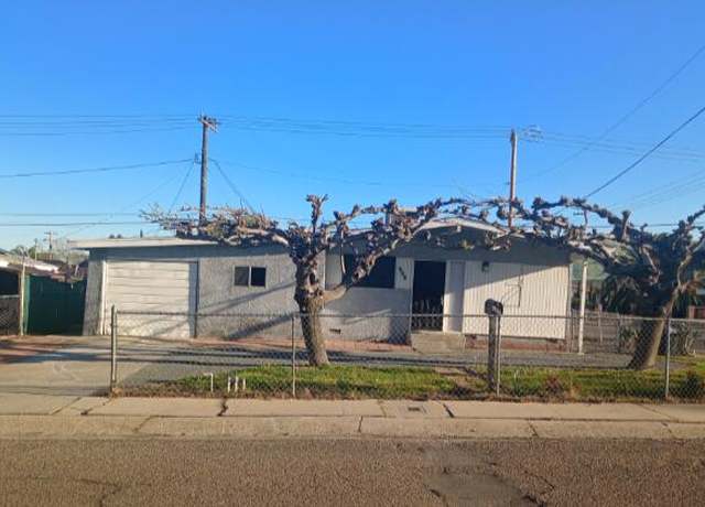 Property at 988 E Putnam Ave, Porterville, CA 93257, 3 beds, 3 baths