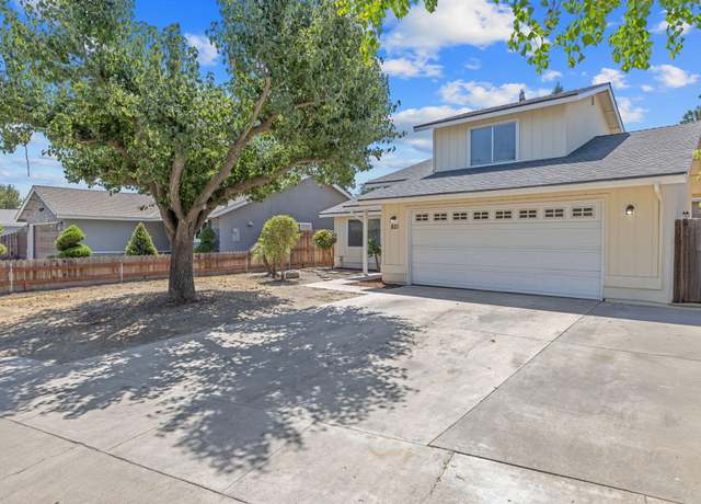 Property at 821 W Lark Ct, Visalia, CA 93291, 3 beds, 2 baths