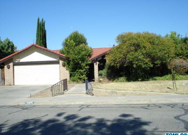 Property at 2425 S Sowell St, Visalia, CA 93277, 5 beds, 2 baths