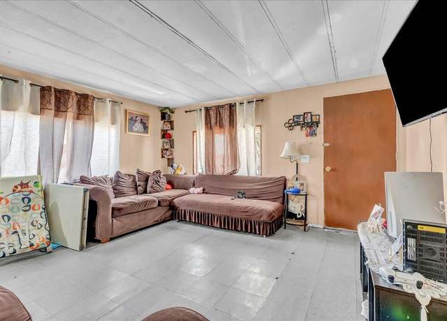 Property at 681 S Market Rd, Earlimart, CA 93219, 3 beds, 2 baths