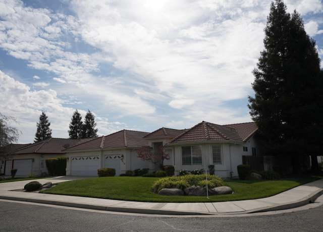 Property at 3015 S Tracy St, Visalia, CA 93292, 3 beds, 2 baths