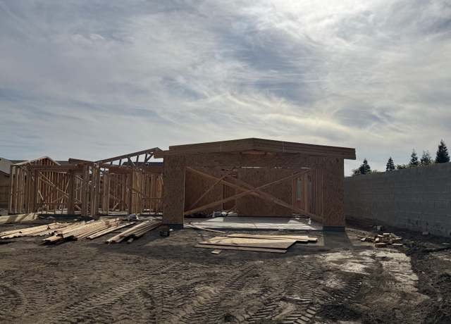 Property at 1194 S Ohio Pl W, Porterville, CA 93257, 3 beds, 2 baths