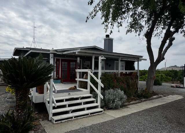 Property at 1691 S Hillcrest St, Porterville, CA 93257, 3 beds, 2.5 baths