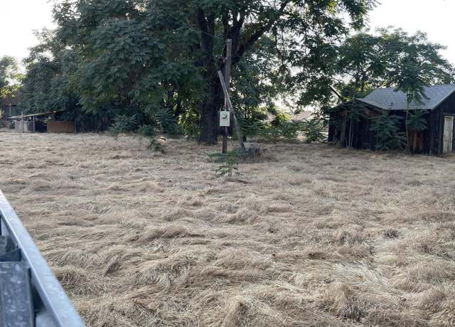 Property at 1878 E Foster Dr, Tulare, CA 93274