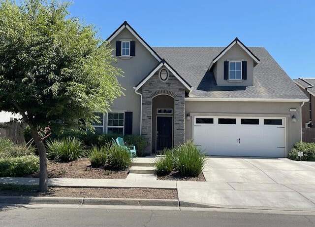 Property at 3933 W Vine Ave, Visalia, CA 93291, 4 beds, 2.5 baths