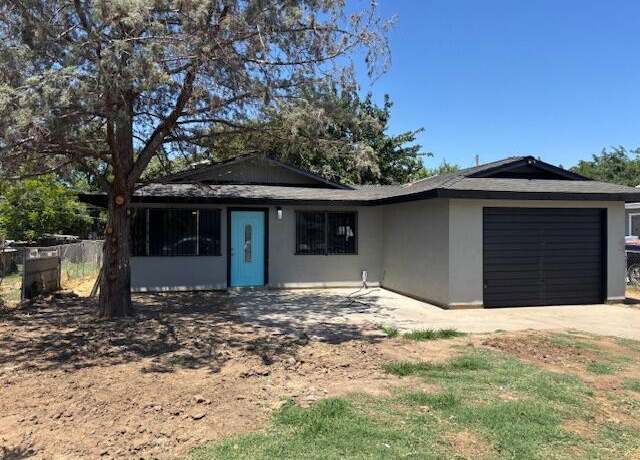Property at 453 N Oakview Ave, Farmersville, CA 93223, 2 beds, 1 bath