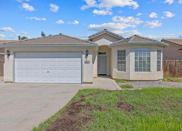 Property at 2821 Stonecrest Way, Hanford, CA 93230, 3 beds, 2 baths