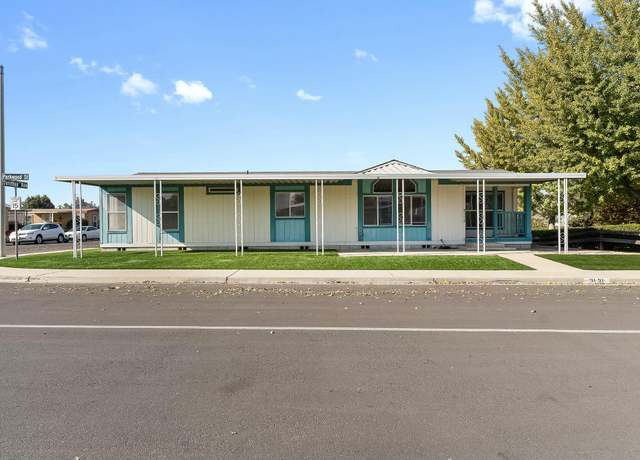 Property at 3131 S Parkwood St, Visalia, CA 93277, 3 beds, 2 baths