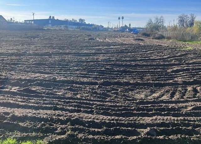 Property at 325 S S Park St St, Porterville, CA 93257