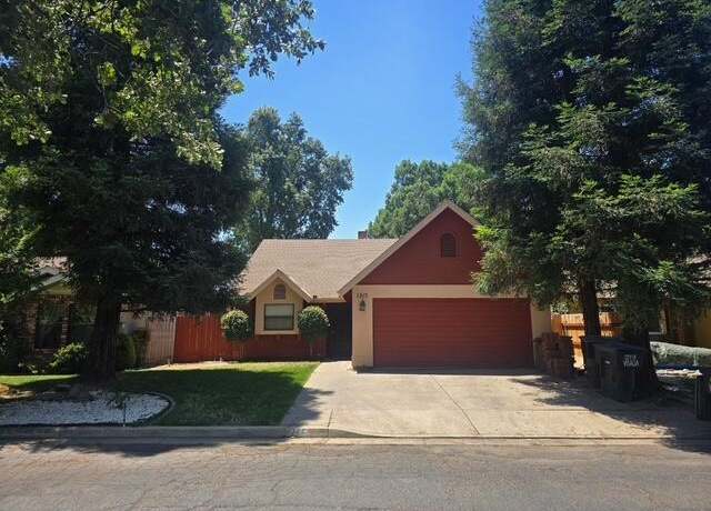 Property at 1215 W Whispering Pines Ct, Visalia, CA 93277, 3 beds, 2 baths