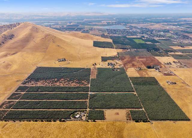 Property at 21606 Avenue 360, Woodlake, CA 93286
